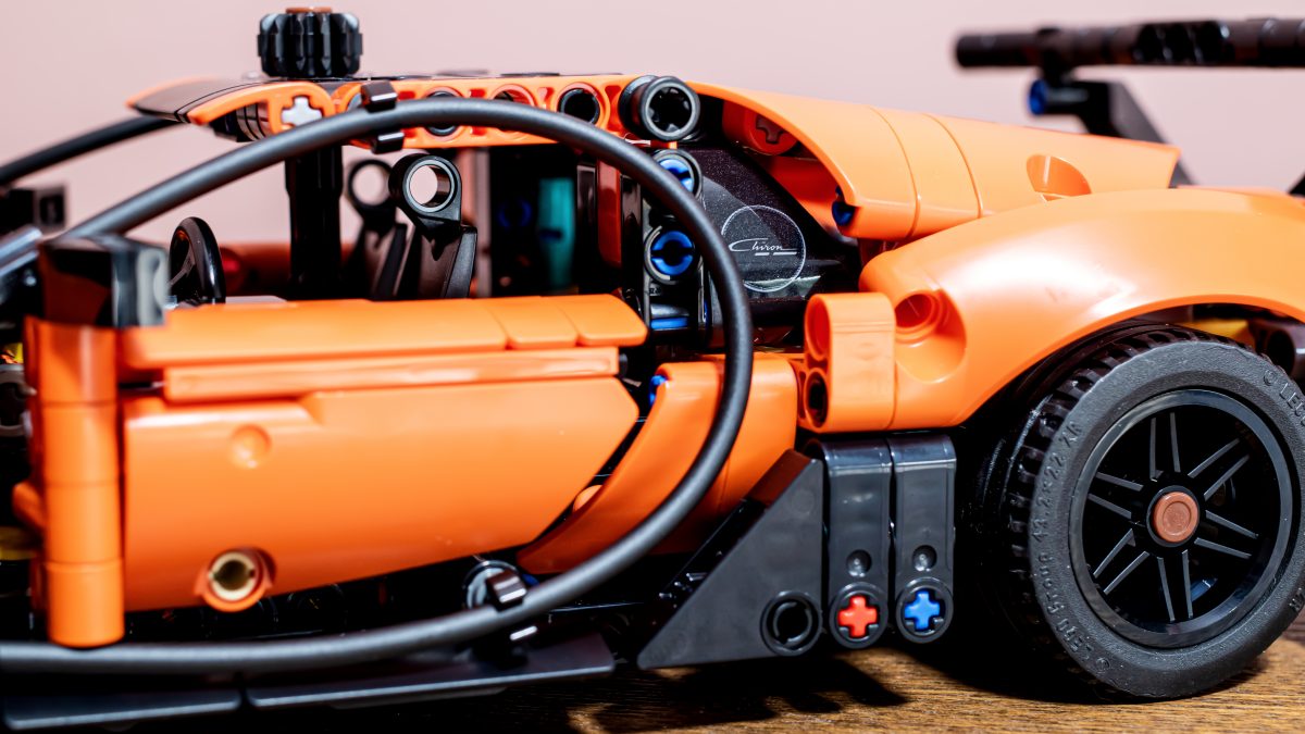 LEGO Technic 42222 Bugatti Chiron Pur Sport Hypercar 16 1200x675