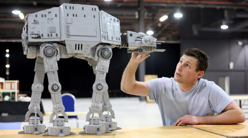 UCS LEGO Star Wars: R2-D2 and revised piece count for Death Star or AT-AT?