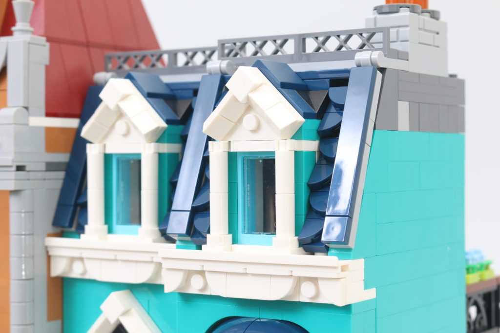 LEGO Creator Expert 10270 Bookshop review 40