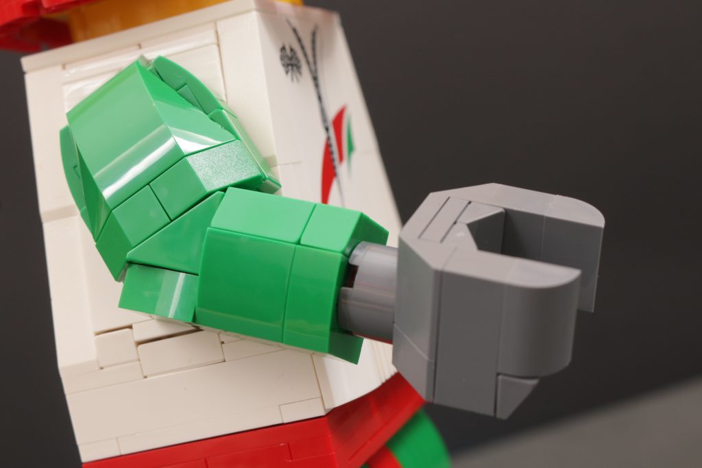 LEGO Minifigures 40819 Up Scaled Racing Driver Minifigure review 11 1024x683