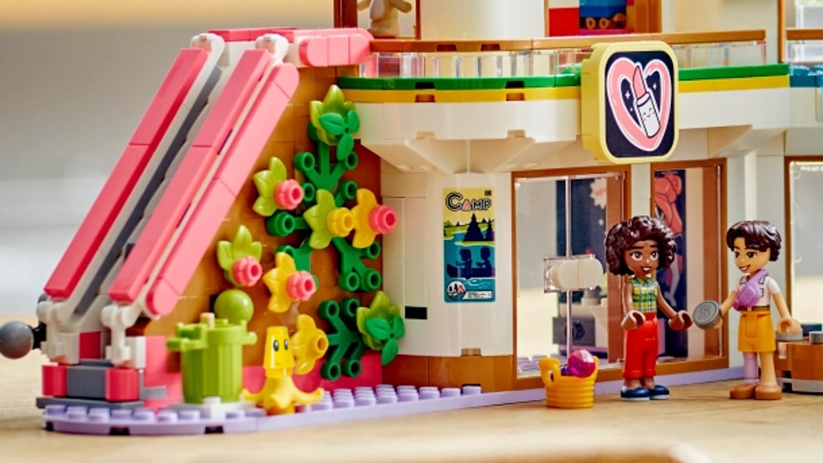 LEGO Friends' new mall has the perfect Mario Kart piece