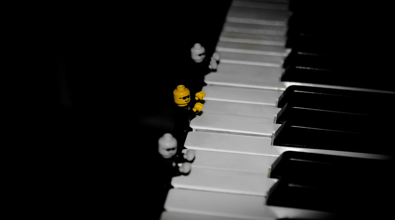 Brick Pic of the Day: Piano guys