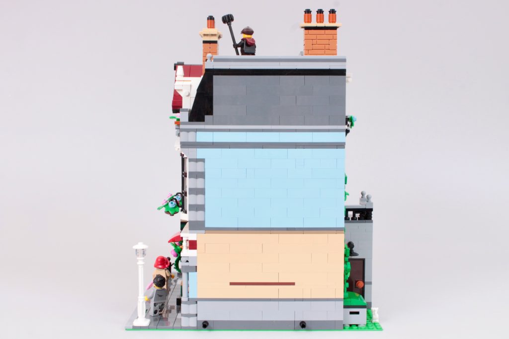 LEGO Icons 10350 Tudor Corner review 3 1024x683