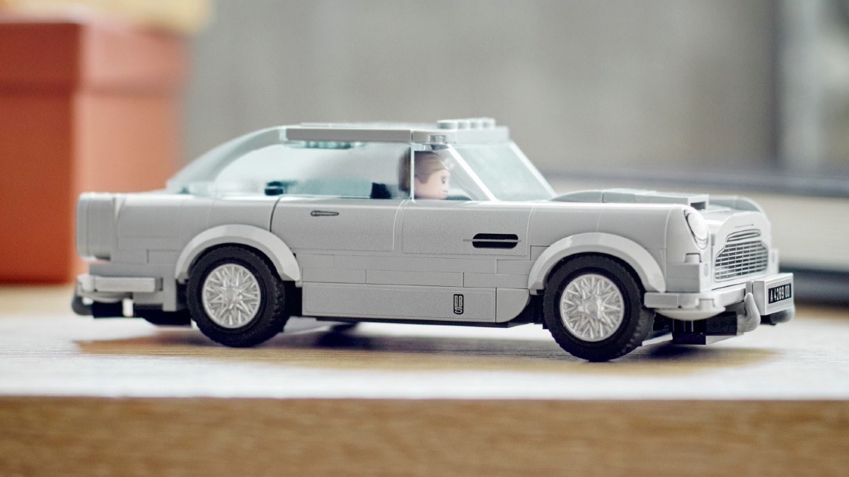 First LEGO James Bond minifigure now available in new Speed Champions set