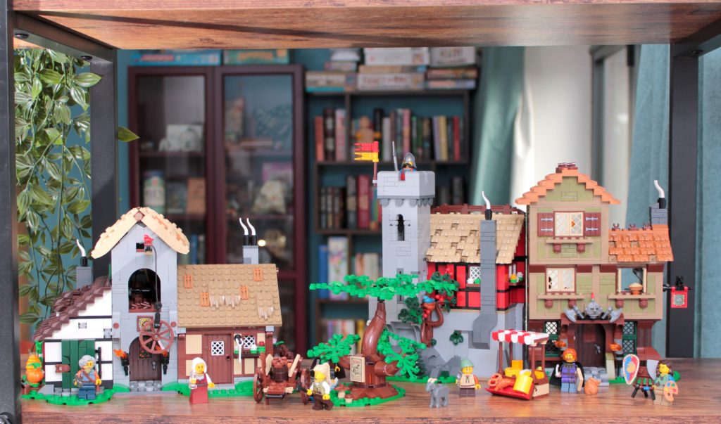 LEGO Icons 10332 Medieval Town Square review 89 1024x603
