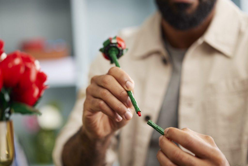 LEGO Icons 10328 Bouquet of Roses11 1024x683