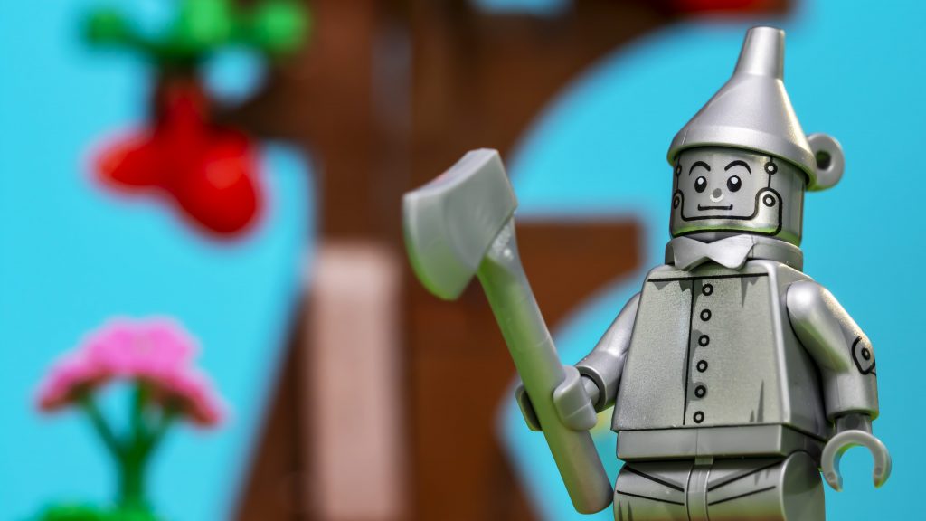 The LEGO Movie 2 Collectible Minifigures vignettes: The Wizard of Oz – Tin Man