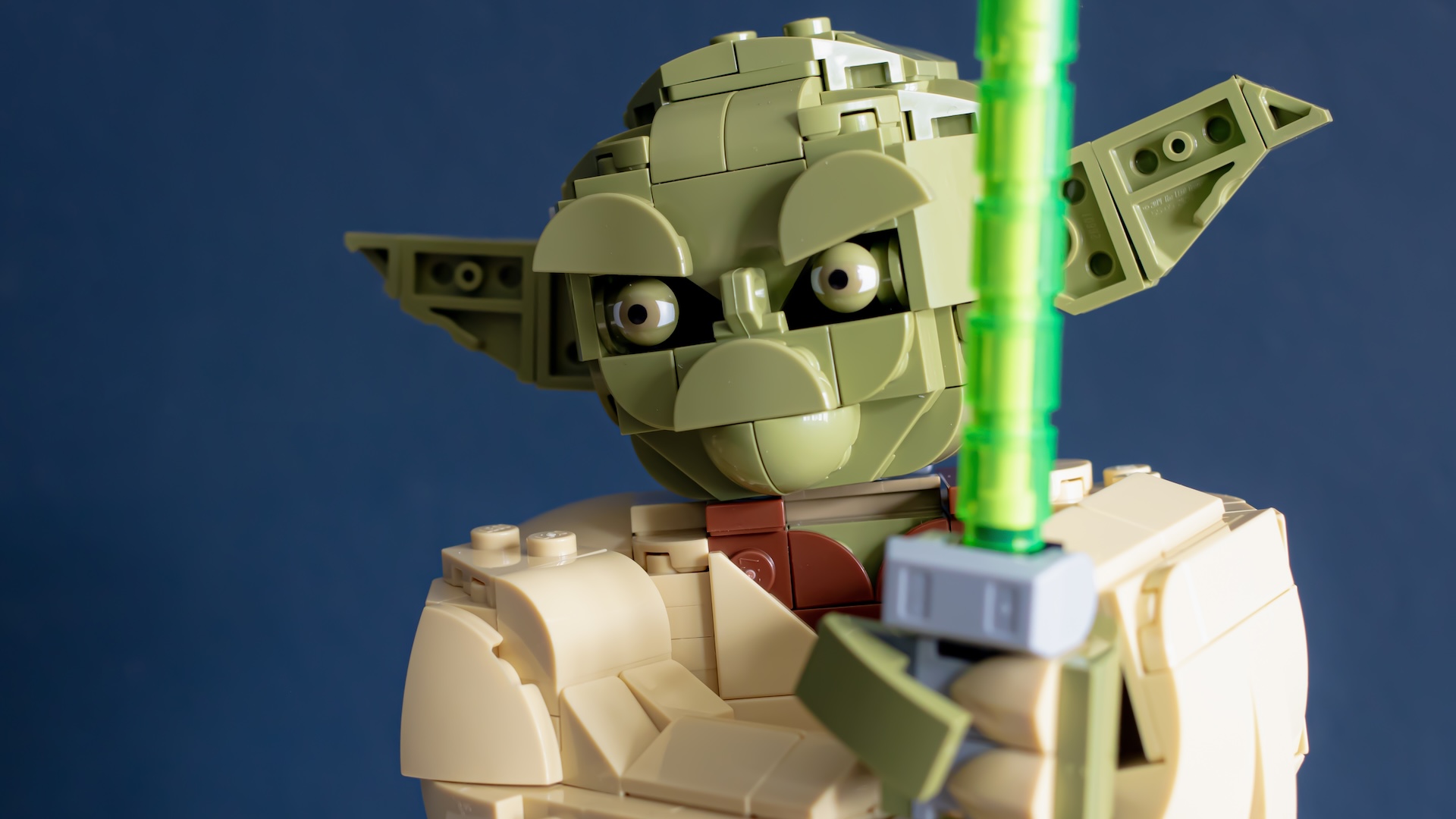 LEGO Star Wars 75439 Darth Vader and 75438 Yoda 16